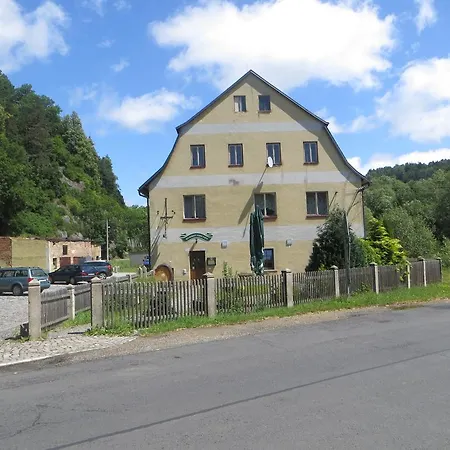 Restaurace A Stara Posta Бечов-над-Теплоу