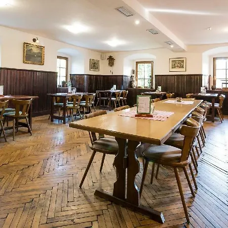 Restaurace A Stara Posta 招待所