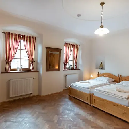 Restaurace A Stara Posta Гостевой дом Бечов-над-Теплоу