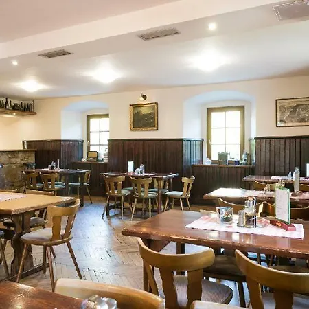 Restaurace A Stara Posta 招待所 3*