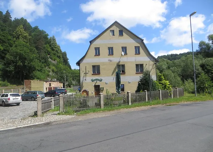 Restaurace A Stara Posta 베코브나드테플로우